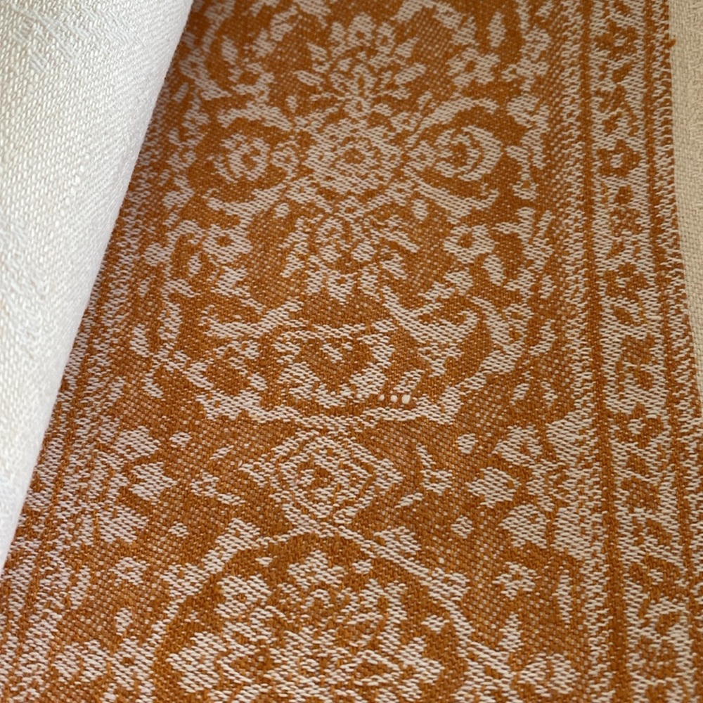 Tablecloth - Picture 4 of 4